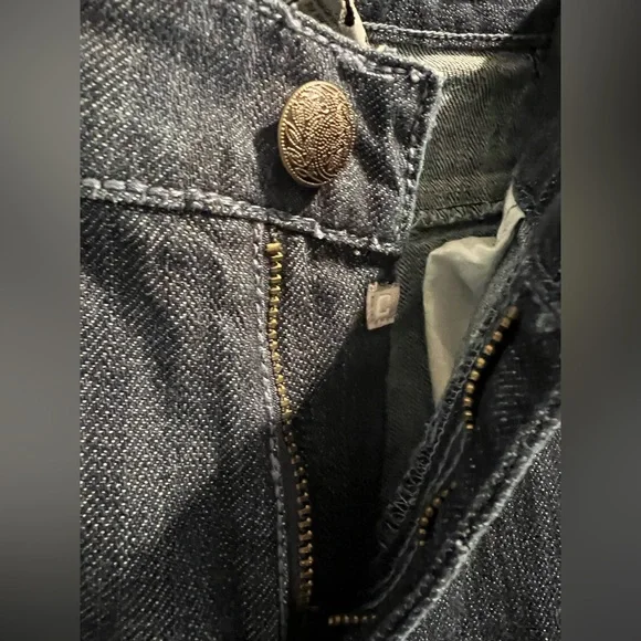 CHICOS Platinum Blue Jeans with Blue Floral Embroidered Back Pockets - Picture 5 of 11